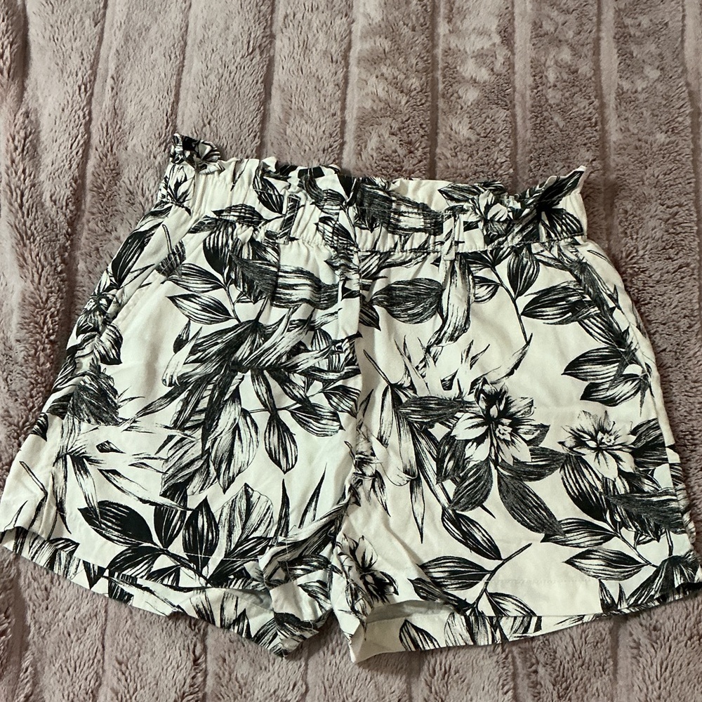 C&C California Black Floral High-Waist Paperbag Shorts